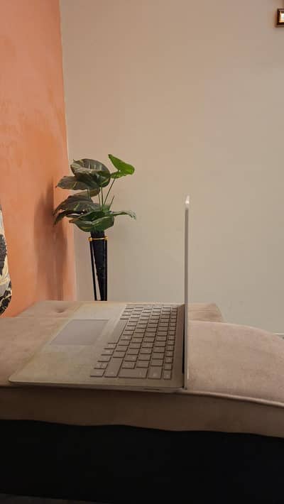 Microsoft Surface Laptop i5 7th Gen – Touch Screen – 8GB RAM – SSD