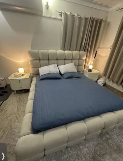 Bubble bed with side table