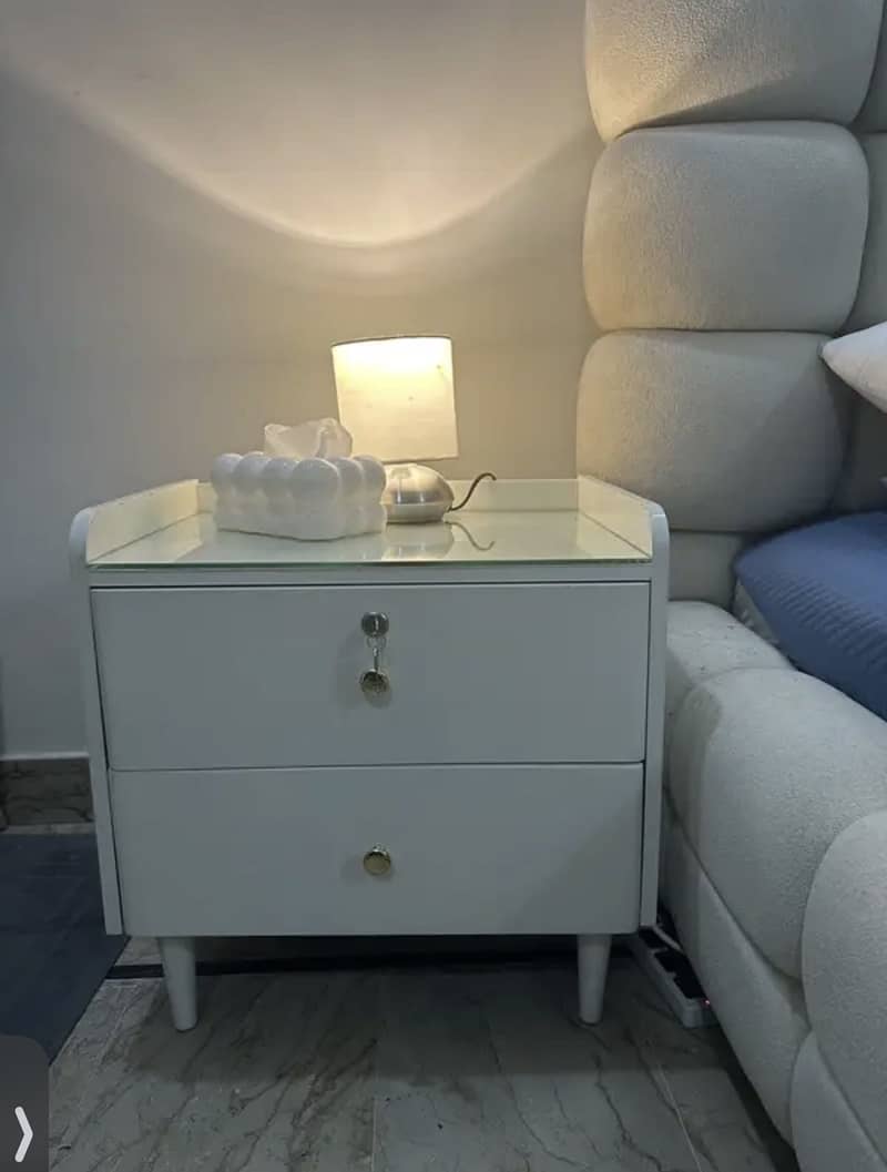 Bubble bed with side table 2