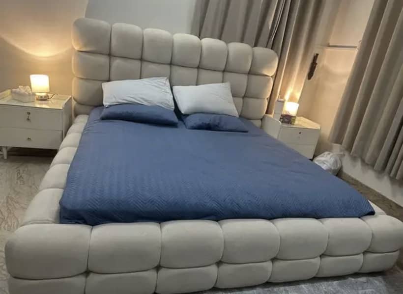 Bubble bed with side table 5