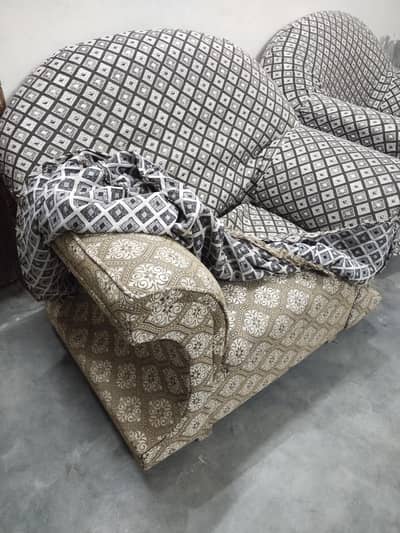 Sofa set Available for sale