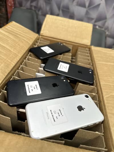 iphone 7 32GB Non-pta sim locked waterpack good condition