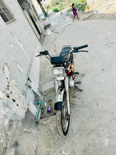 2022 model condition 10/9 all ok enjin 100 percent ok black color