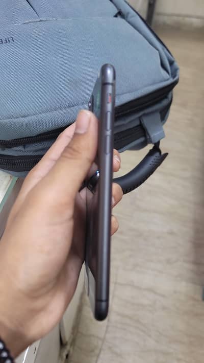 I phone 11 64 gb all OK 10/10 condition