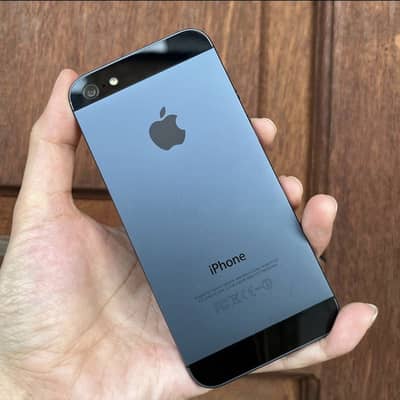 IPhone 5 - Factory Unlocked - Excellent Condition