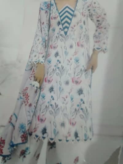 لیڈیز کپڑوں کی سلائی – 40 سال تجربہ