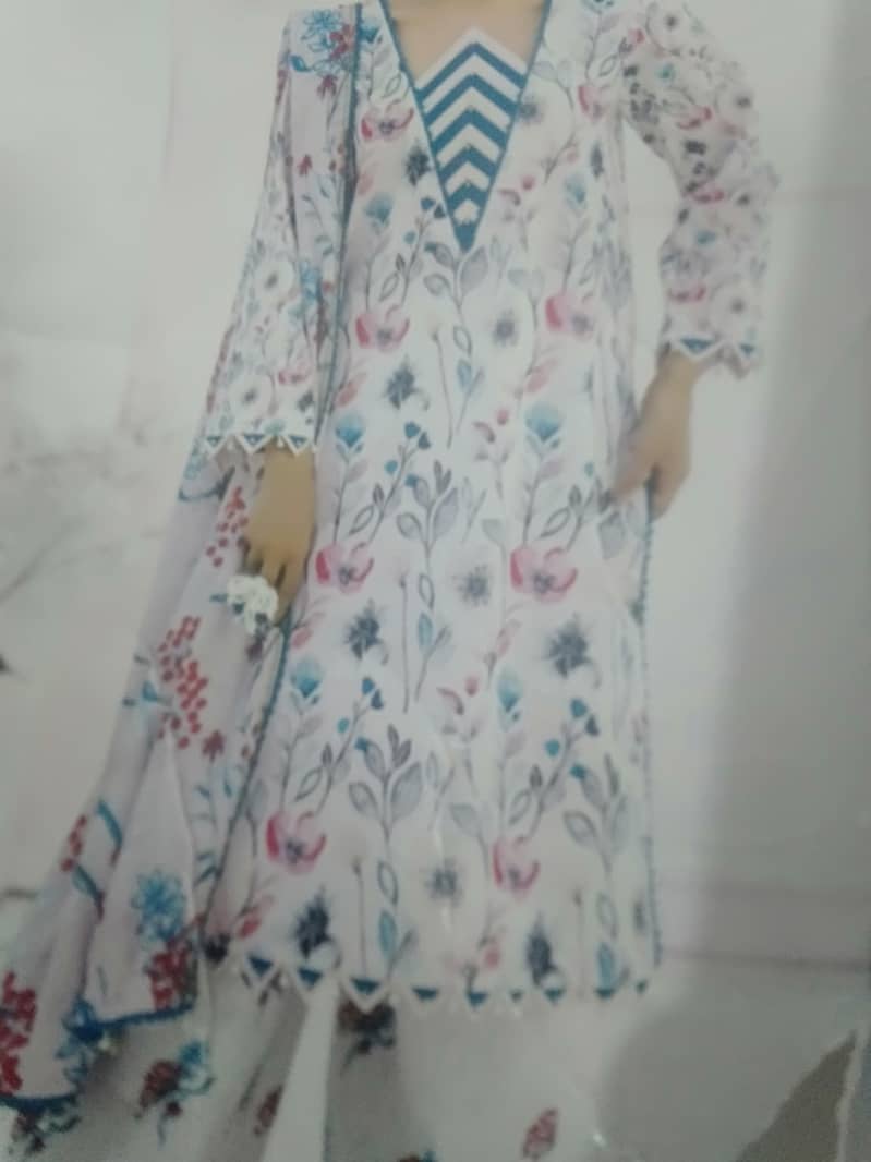 لیڈیز کپڑوں کی سلائی – 40 سال تجربہ 0