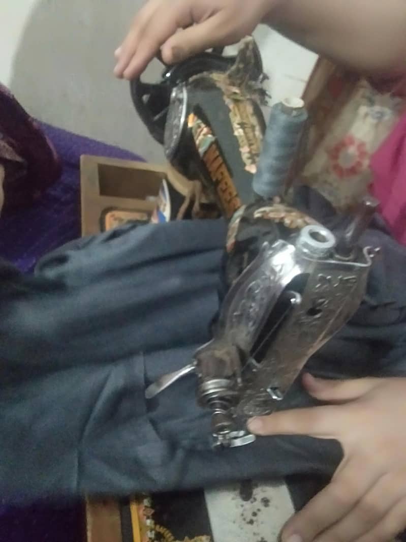 لیڈیز کپڑوں کی سلائی – 40 سال تجربہ 7