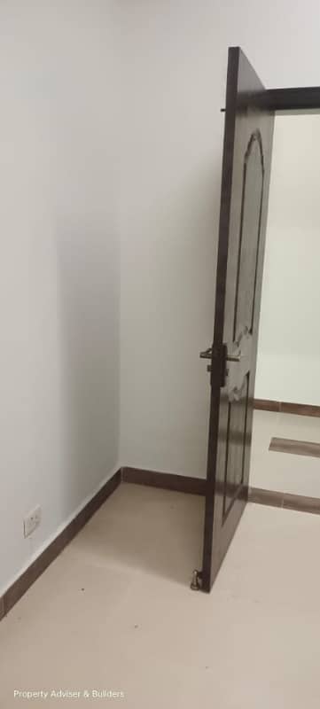 10-Marla 03-Bedrooms Flat Available In Sec B Askari-11, Lahore.