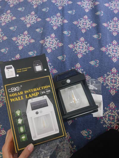 Solar interaction wall lamp