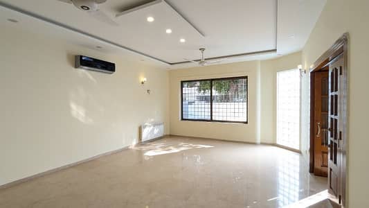 FOR RENT Fully Renovated Triple Storey House Available in F_6/3