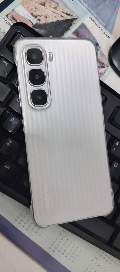 i'm Selling my Infinix hot 60i Box & Warrenty Available