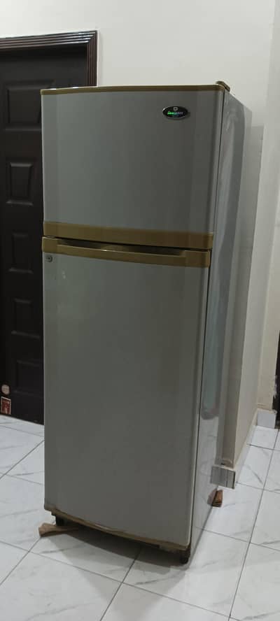 Dowlance fridge full vip full size