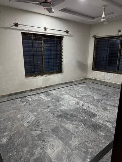 8 Marla Upper Portion With Separate Gate