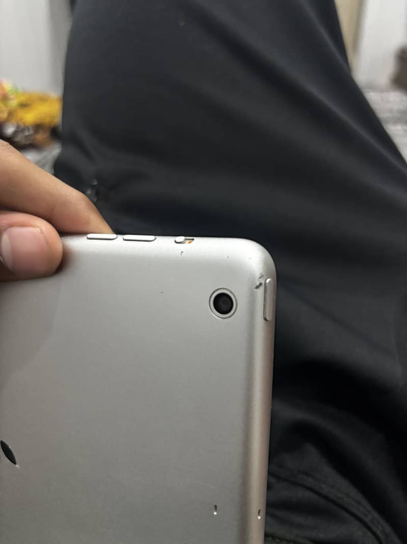 ipad mini 2 with box 1