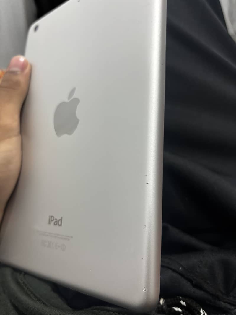 ipad mini 2 with box 2