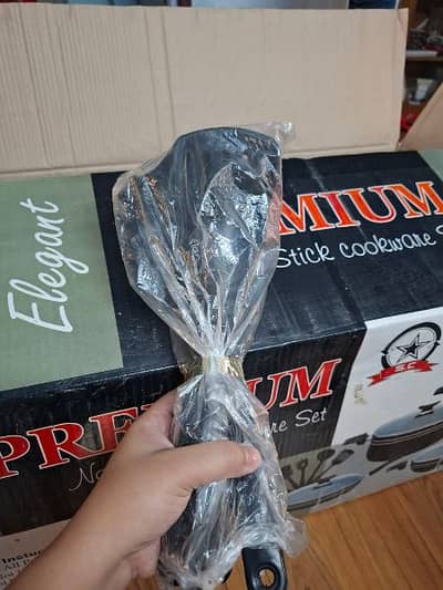 Non-stick cookware set