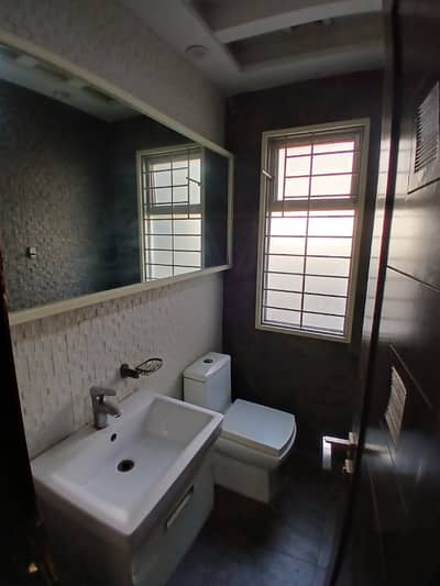 FOR RENT 10-MARLA HOSUE DHA LAHORE PHASE-5