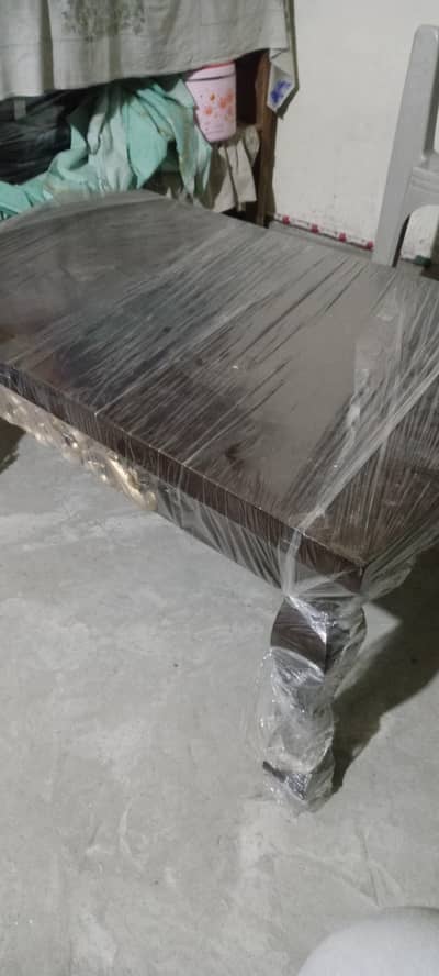 Brand new Ceter Table