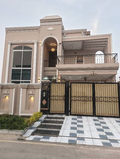 10 marla Lavish ultra modren House for Sale in Fazaia housing scheme Gujranwala