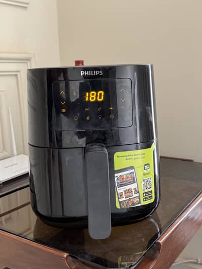 Philips Essential Digital Touch Airfryer (HD9252/90) - 10/10 Condition