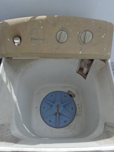 Dawlance washing machine all ok working good wash just 1 wheel break
