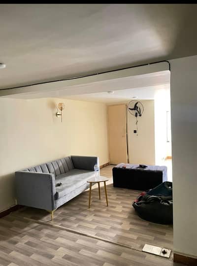 Mezanine floor office aviable for rent with two chambers in ideal location for rent.