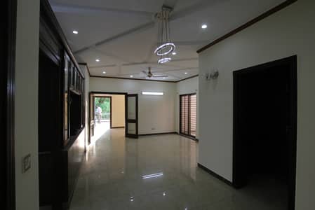 KANAL UPPER PORTION NEAR TO MARKET