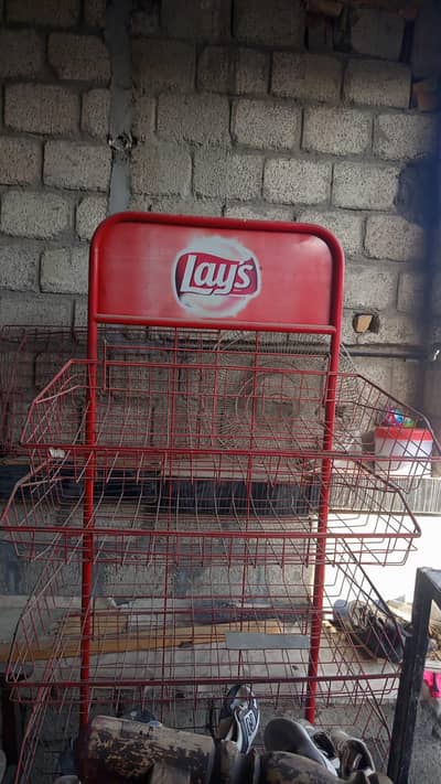 racks and lays stand