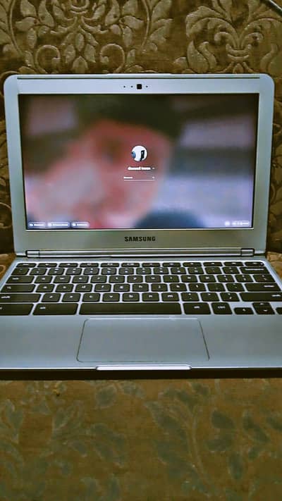 SAMSUNG CHROMEBOOK JUST 2 MONTH USE exchange iphone x,11,12