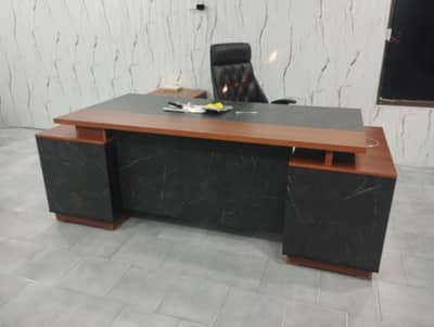 Executive table brand new condition