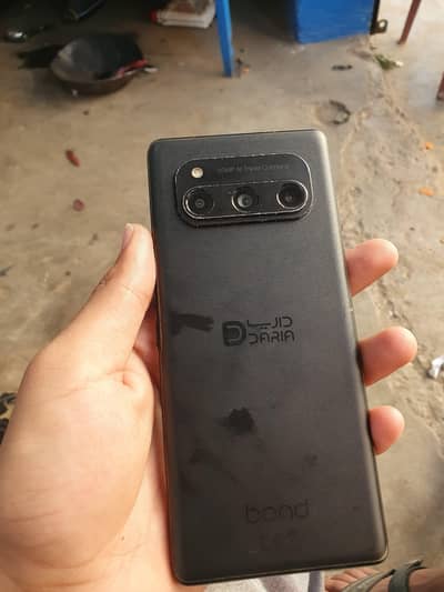 daria bond gaming phone