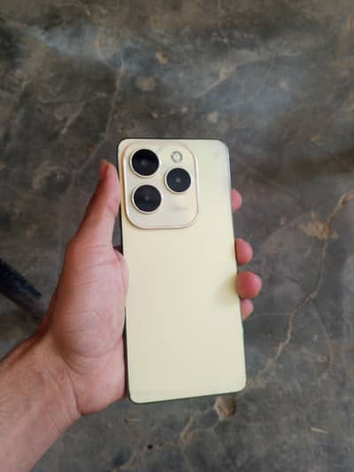 Infinix hot 40.8/256