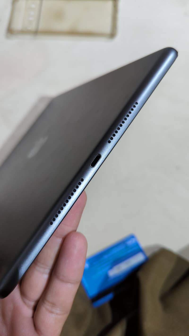 iPad 8 generation with complete box 2