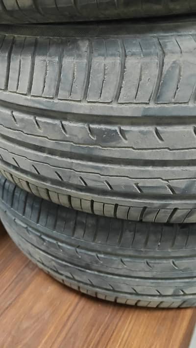 R15 4  tyres for sale bhut kum  use hn. . like new 4