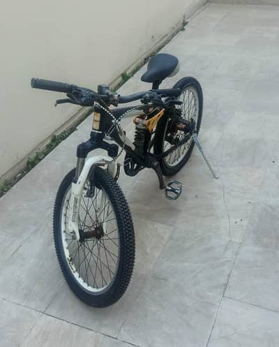 Giant Mountain Bike  20 Frame, Dual Suspension