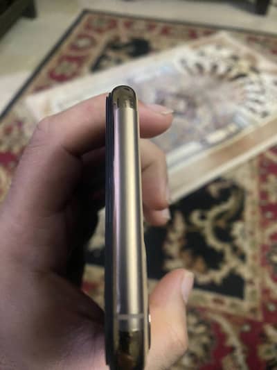 iPhone 11 Pro Max neat & clean