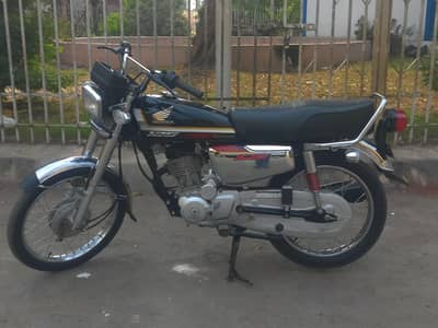 Honda 125 self start special edition 10 by 10 condition all document