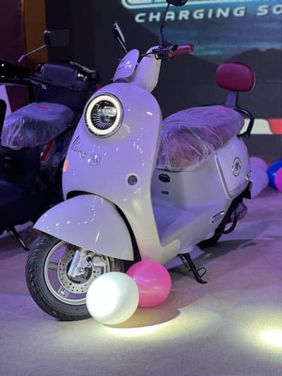 sccotey shahroom  saleman female