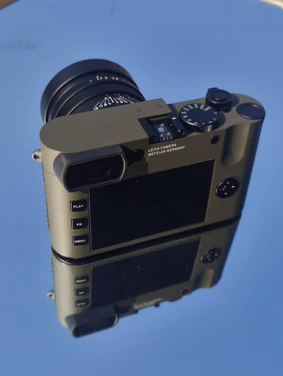 Leica Q2 reporter camera