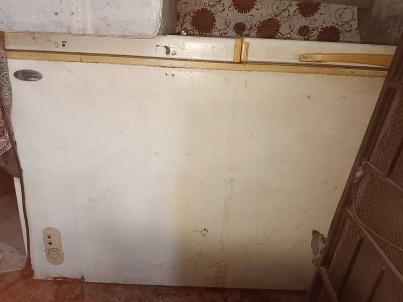 Waves deep freezer 0