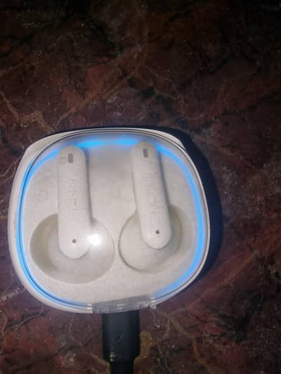 Ronin Wireless AirPods with Charging Case – Good Condition