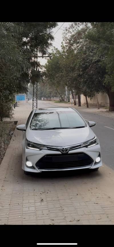 Toyota Corolla Altis Grande CVT-i 1.8 2018 Model