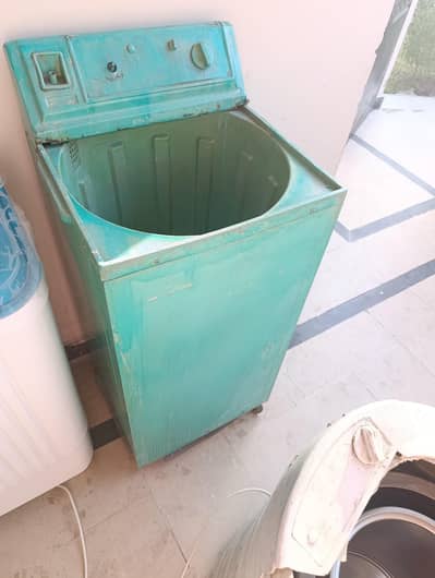 Washing machine and Spiner (Top broken) 0/3/0/5/5/7/4/0/7/0/9