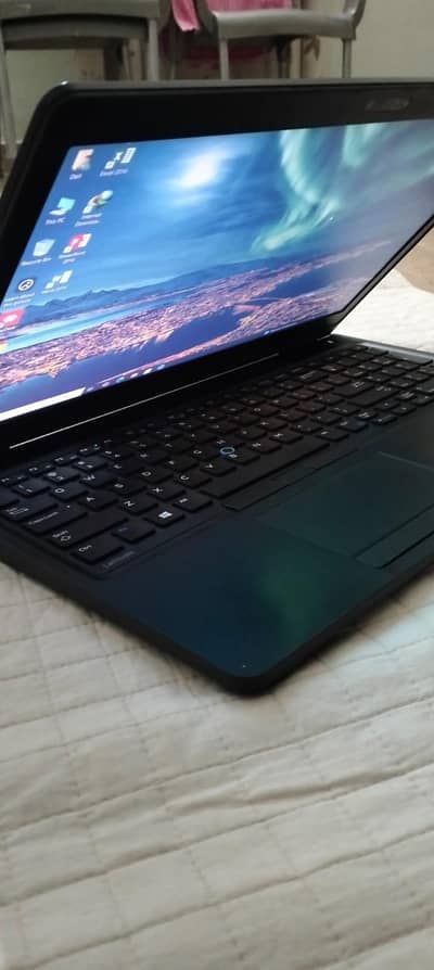 Dell latitude  5580 CORE i5  6th Generation