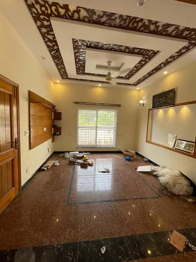 7 MARLA FIRST FLOOR AVAILABLE FOR RENT