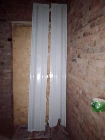 Hyundai shezhore side 2 peace available bilkul saaf 0332. . . . 96+58+108