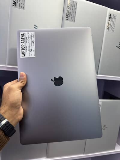 MacBook pro 2019 16" max display (32gb ram / 1tb storage)