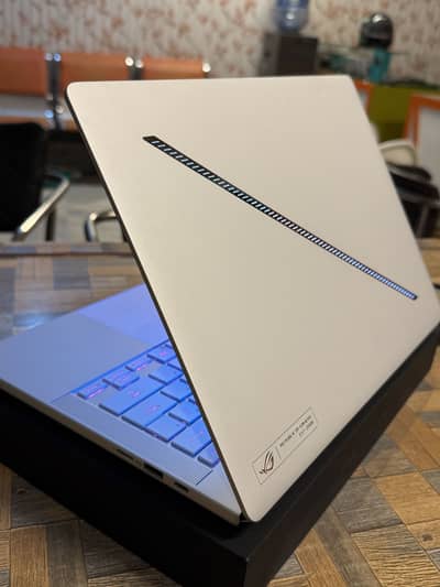 Asus rog zephrus G14 Ryzen 9 270w 15Gen 16gb ddr5 1tbssd olied display