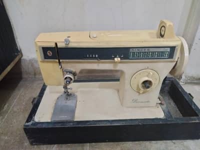 I'm selling sewing machine Singer bohat time sa Rahi ha bas service ho